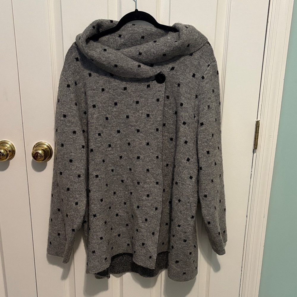 Gorgeous Max Studio Charcoal and Ebony Cowl Neck Sweater